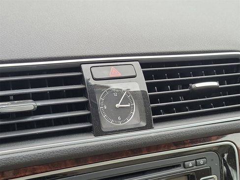 Used 2012 Volkswagen Passat 3.6 SEL Premium image 17