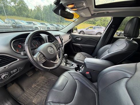 Used 2019 Jeep Cherokee Limited w/ Luxury Group AWD/4WD image 6