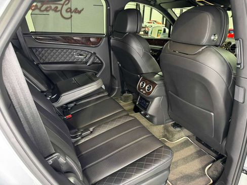 Used 2018 Bentley Bentayga image 18