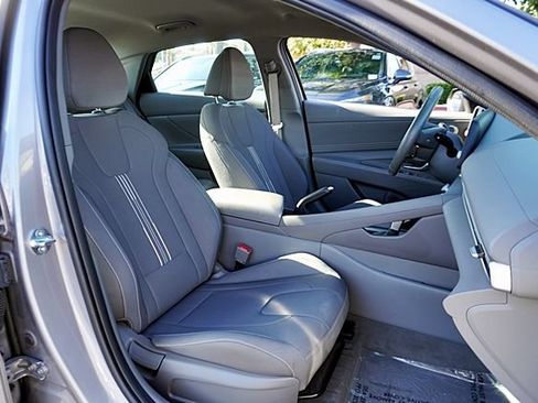 Used 2025 Hyundai Elantra Sport FWD image 12