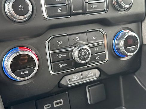 Used 2023 GMC Yukon XL SLE w/ Gmc Pro Safety Plus Package image 29