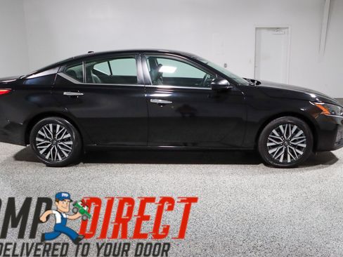 Used 2024 Nissan Altima 2.5 SV FWD image 6