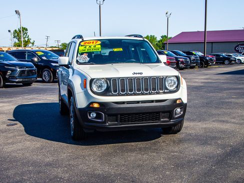 Used 2017 Jeep Renegade Latitude w/ Cold Weather Group AWD/4WD image 10