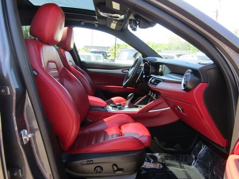 Used 2019 Alfa Romeo Stelvio Ti Sport w/ Quick Order Package 22S Sport AWD/4WD image 12