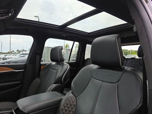 Used 2025 Jeep Grand Cherokee Summit w/ Obsidian Package AWD/4WD image 22