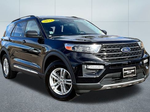 Used 2023 Ford Explorer XLT w/ Equipment Group 202A image 11