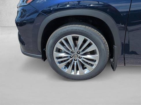 New 2026 Toyota Highlander Platinum AWD/4WD image 10