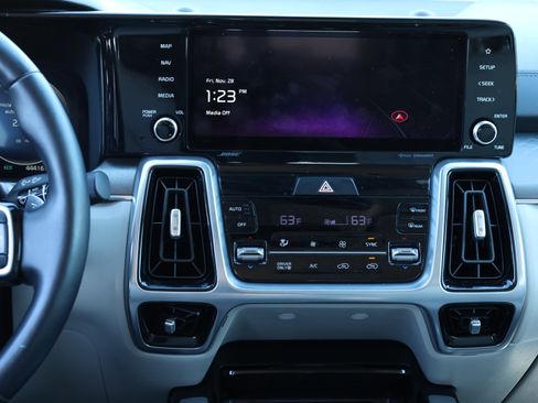 Used 2022 Kia Sorento SX Prestige w/ Panoramic Sunroof Package image 7