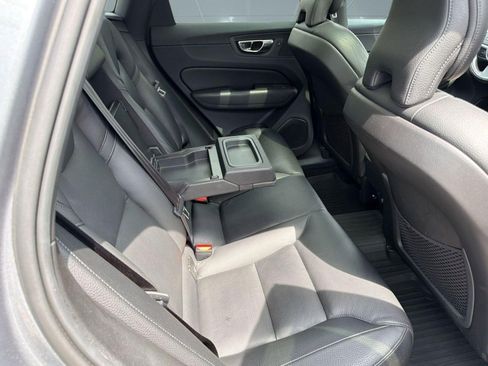 Used 2019 Volvo XC60 T5 Momentum w/ Premium Package FWD image 25