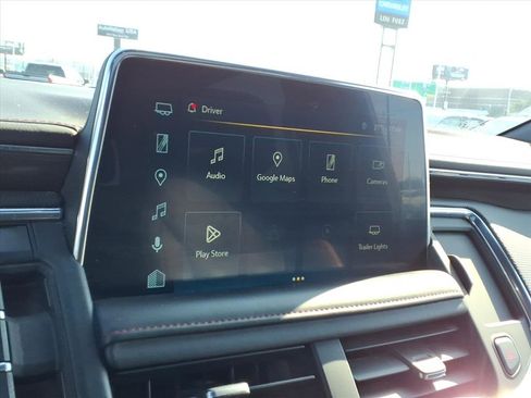 Used 2022 Chevrolet Suburban RST w/ Luxury Package image 11