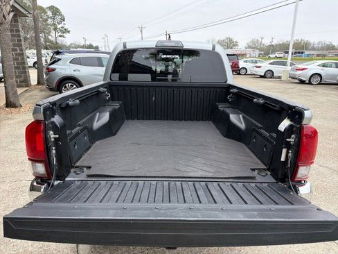 Used 2018 Toyota Tacoma SR5 image 10