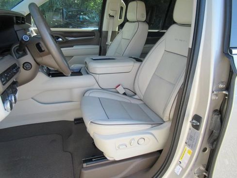 Used 2021 GMC Yukon XL Denali w/ Denali Premium Package RWD image 21