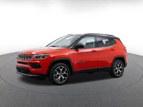 Used 2025 Jeep Compass Limited AWD/4WD image 3