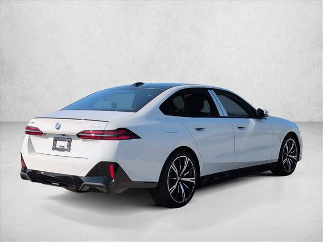 Used 2027 BMW 550e xDrive w/ Premium Package AWD/4WD image 2