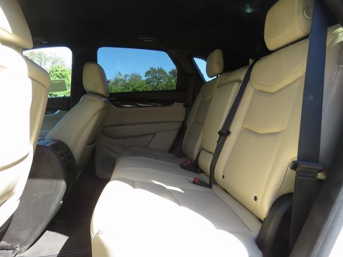 Used 2018 Cadillac XT5 AWD image 21