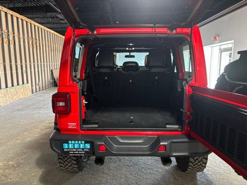 Used 2019 Jeep Wrangler Unlimited Sahara w/ LED Lighting Group image 7