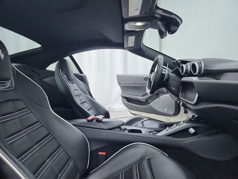 Used 2020 Ferrari Portofino image 31