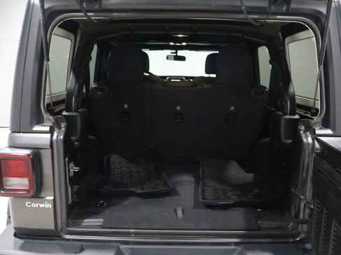 Used 2019 Jeep Wrangler Unlimited Sport image 5