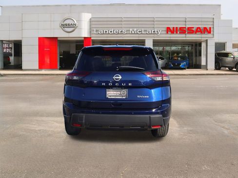 Used 2024 Nissan Rogue SV image 4