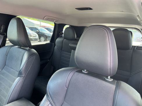 Used 2025 Mitsubishi Outlander SE AWD/4WD image 16