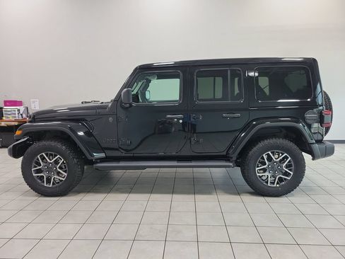 New 2026 Jeep Wrangler Unlimited Sahara w/ Technology Group AWD/4WD image 5