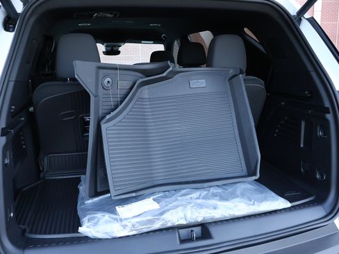 New 2026 Chevrolet Traverse LT w/ Driver Confidence Package AWD/4WD image 22