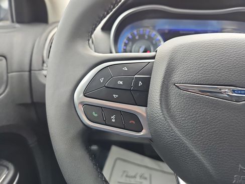 Used 2023 Chrysler 300 Touring RWD image 19
