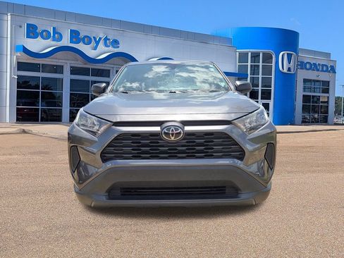 Used 2022 Toyota RAV4 LE FWD image 2