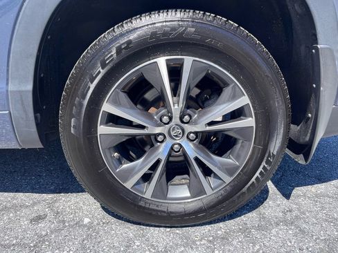 Used 2016 Toyota Highlander XLE AWD/4WD image 22