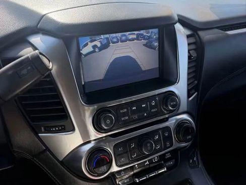 Used 2018 Chevrolet Suburban LT RWD image 11