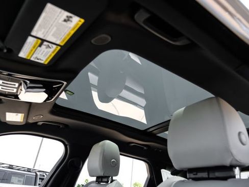 New 2026 Land Rover Range Rover Velar S AWD/4WD image 5
