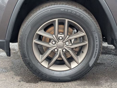 Used 2016 Jeep Grand Cherokee Laredo 75th Anniversary image 13