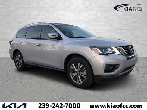 Used 2020 Nissan Pathfinder SL image 1