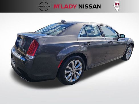 Used 2022 Chrysler 300 Touring image 5