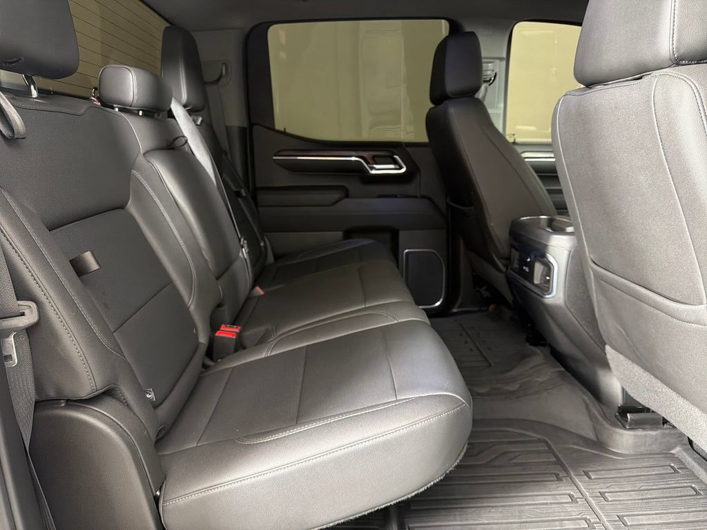 Used 2023 GMC Sierra 1500 SLT w/ SLT Premium Package AWD/4WD image 22