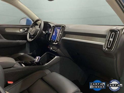Used 2025 Volvo XC40 B5 Plus image 23