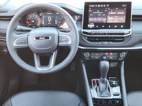 Used 2026 Jeep Compass Latitude image 24