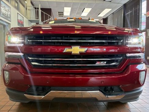 Used 2018 Chevrolet Silverado 1500 LTZ Z71 w/ LTZ Plus Package AWD/4WD image 4