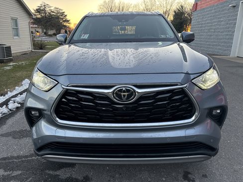Used 2024 Toyota Highlander Platinum image 8