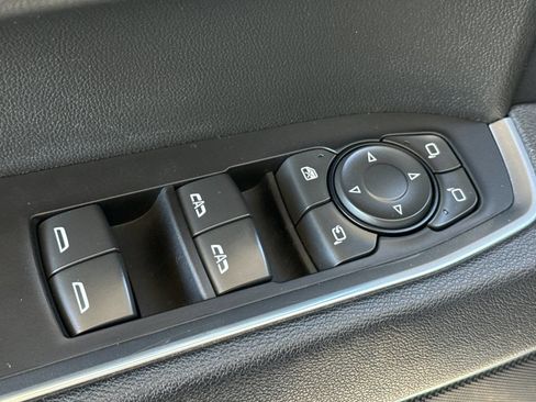 Used 2025 GMC Sierra 1500 SLT RWD image 17