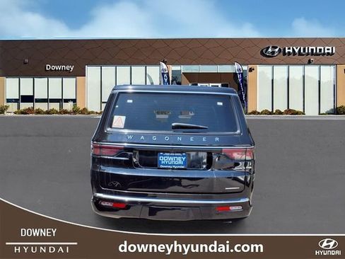 Used 2024 Jeep Wagoneer L Series II w/ Flexible Seating Group AWD/4WD image 5