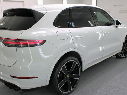 Used 2021 Porsche Cayenne image 15