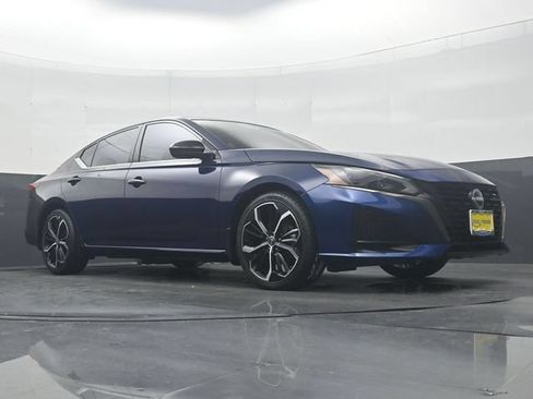 Used 2024 Nissan Altima 2.5 SR FWD image 27