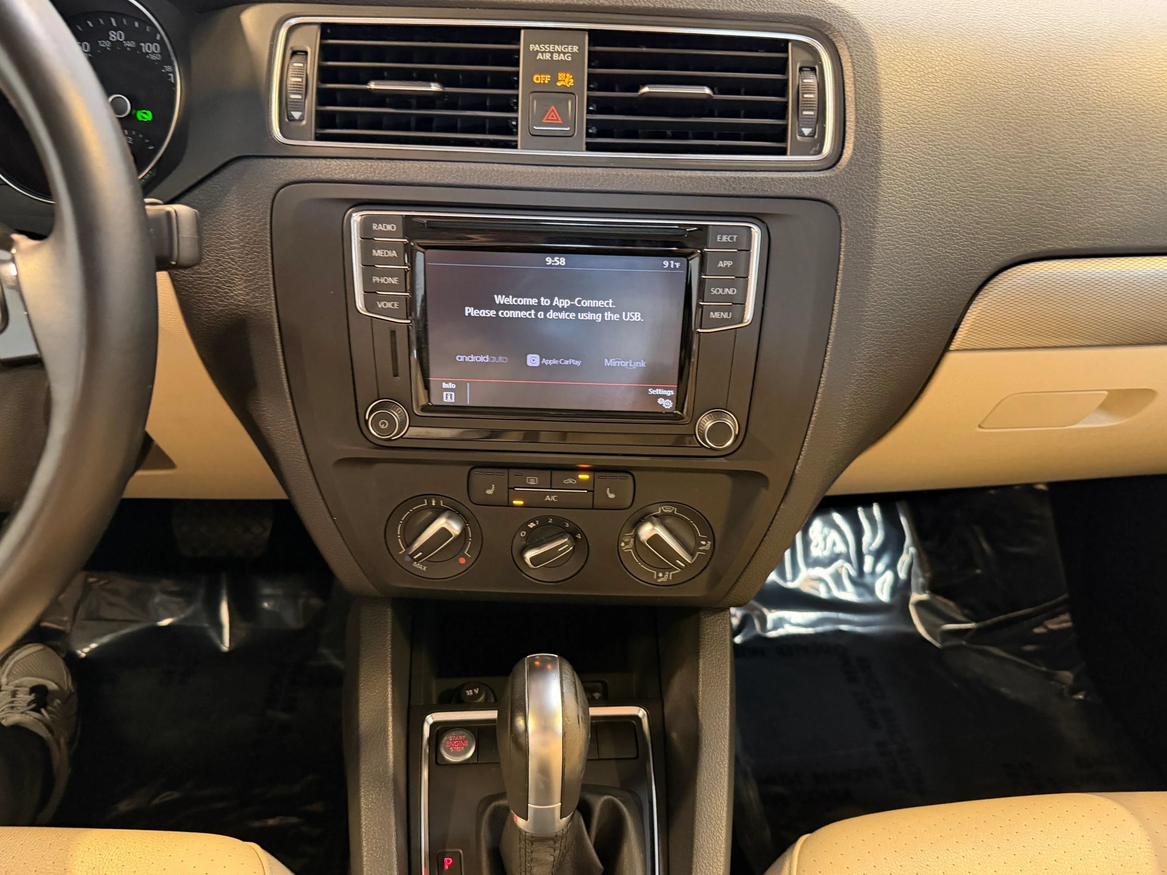 Used 2018 Volkswagen Jetta SE FWD image 17