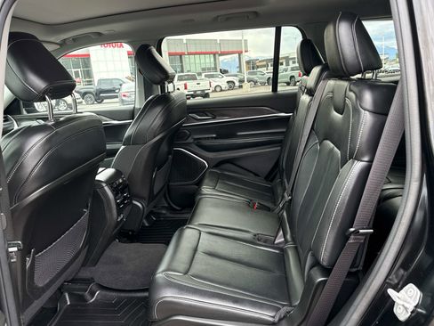 Used 2021 Jeep Grand Cherokee L Limited AWD/4WD image 13