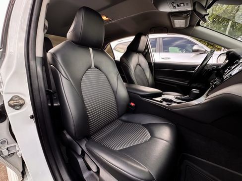 Used 2020 Toyota Camry SE FWD image 22