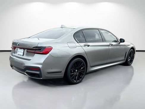 Used 2020 BMW 740i w/ M Sport Package image 3