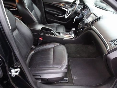 Used 2017 Buick Regal Sport Touring image 15