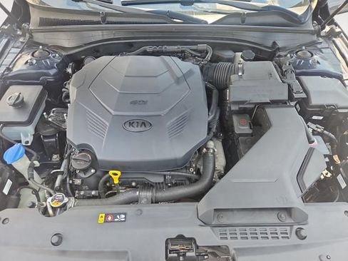 Used 2017 Kia Cadenza Premium w/ Luxury Package FWD image 34