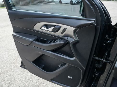 Used 2022 Chevrolet Traverse Premier FWD image 26